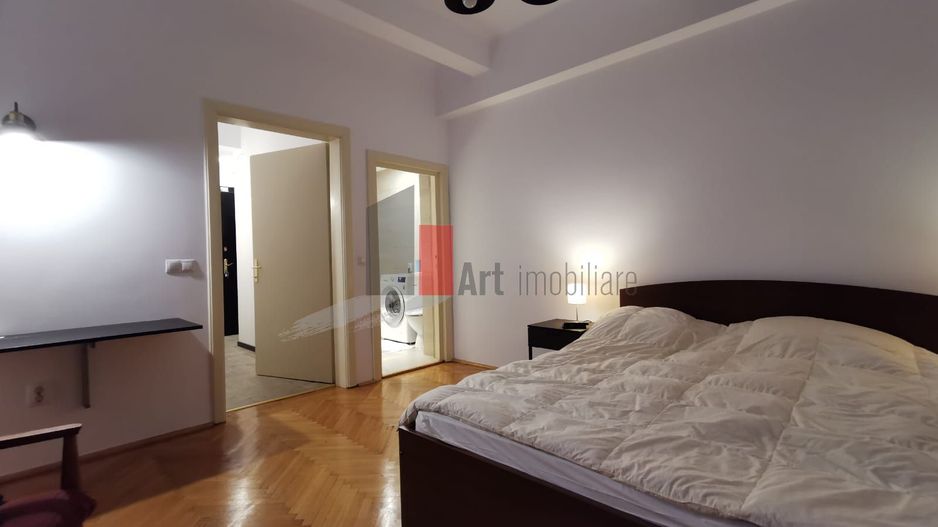 Garsoniera "VALENTA",  vedere "SPLENDIDA"  Piata Universitatii - Poză 6