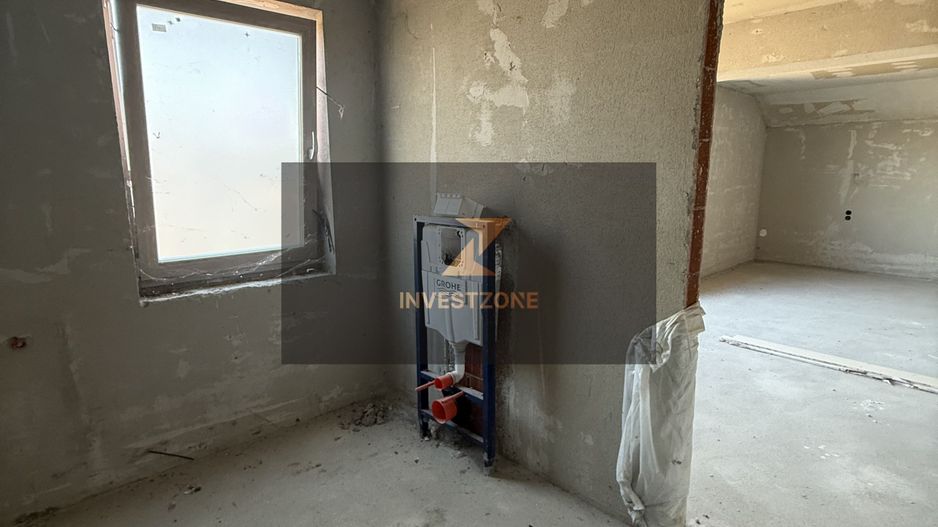 Casă spațioasă cu teren 806 mp - Poză 3