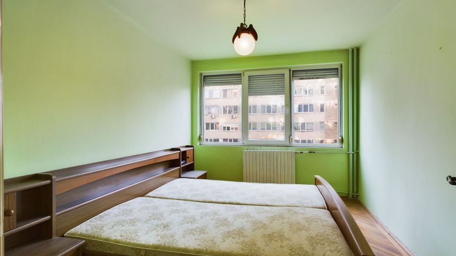 Apartament cu 3 camere, etaj intermediar - Poză 8