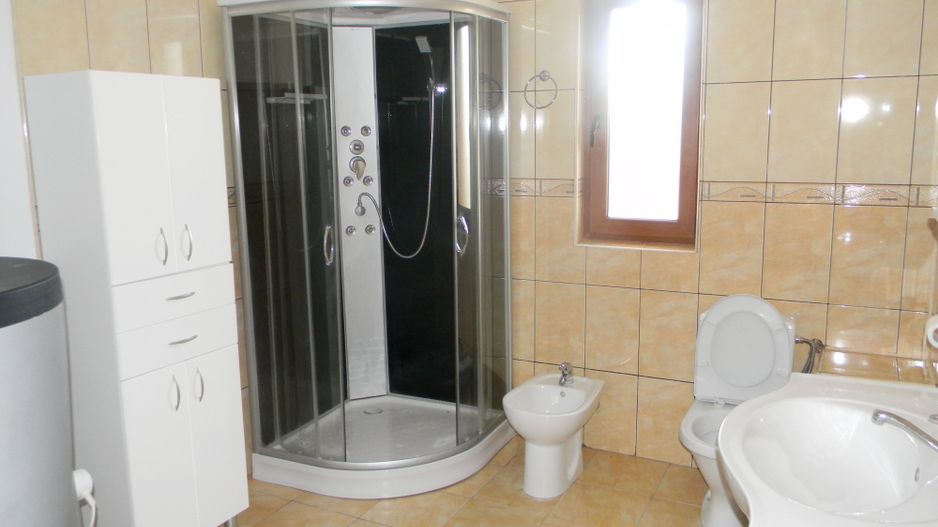 Vila mobilata si teren 1200mpBrasov-Harman - Poză 17