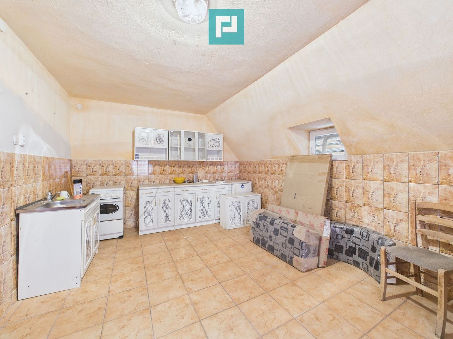 Casă și centru comercial, în localitatea Lazuri - Poză 7