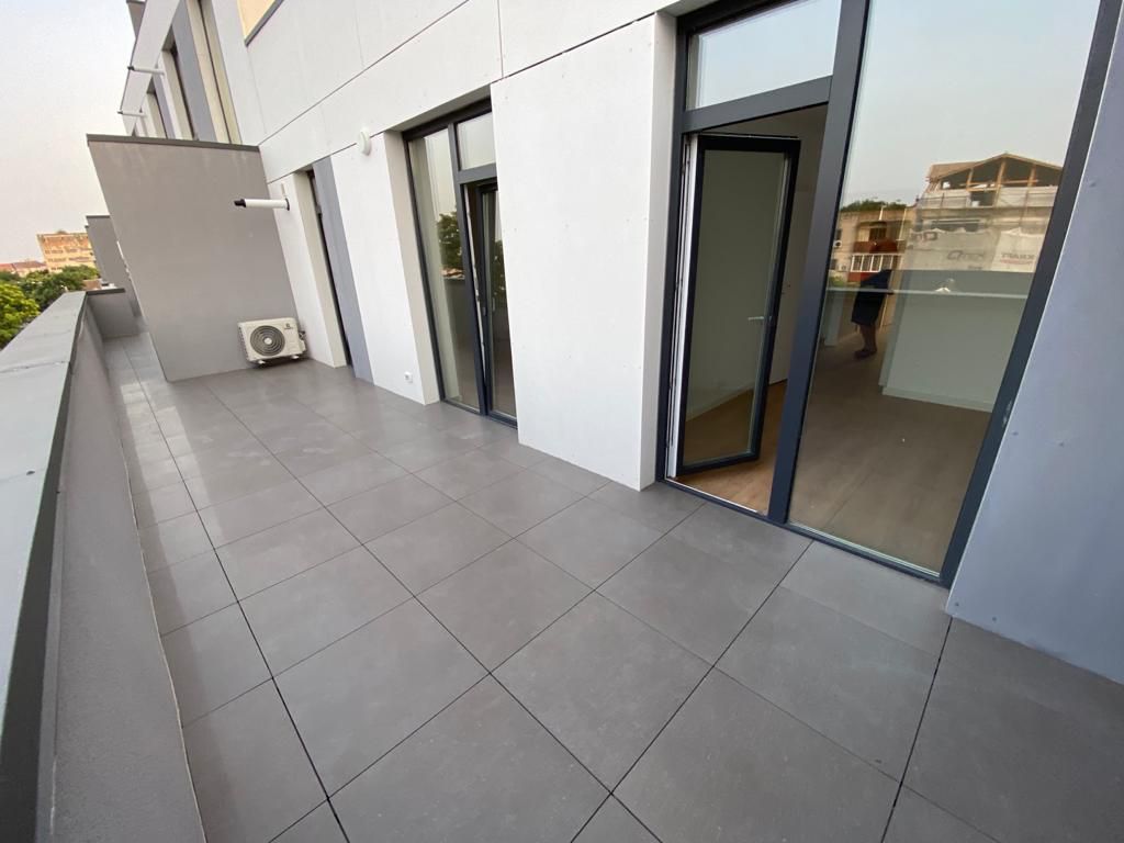 Apartament bloc nou 4 camere - Poză 2