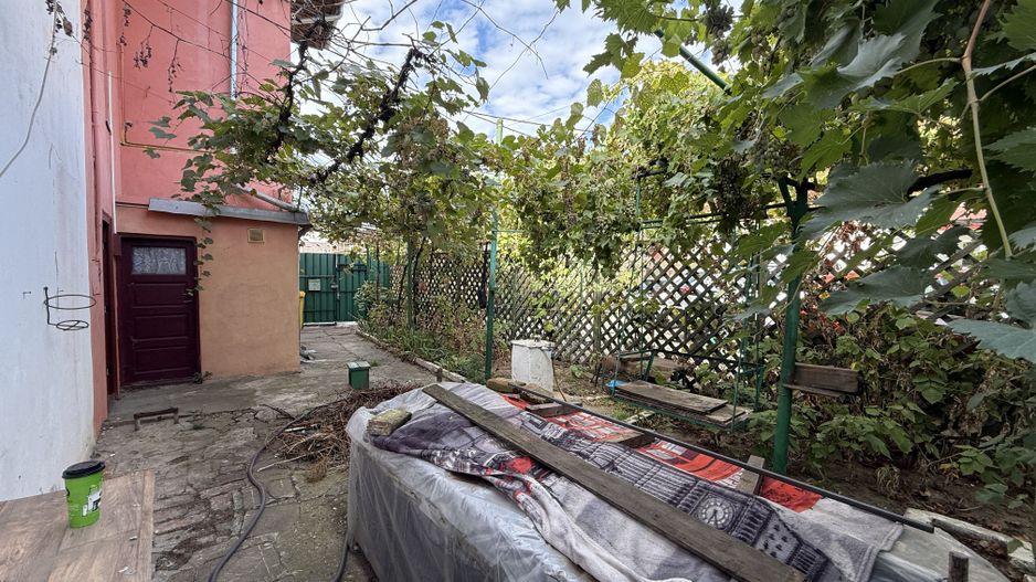 De vanzare apartament de 94MP cu curte de 90 MP - Poză 16