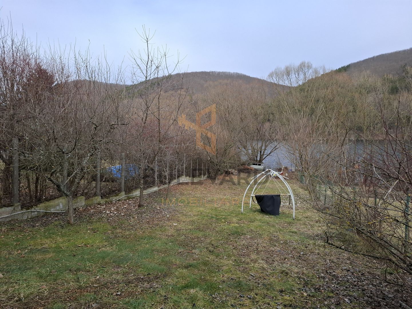 Cabana si teren 1000 mp cu iesire la lac! - Poză 7