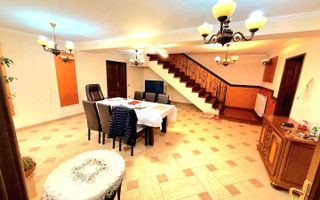 Cauți o casă mare sau spațiu pentru business? Aici le ai pe ambele! - Poză 2