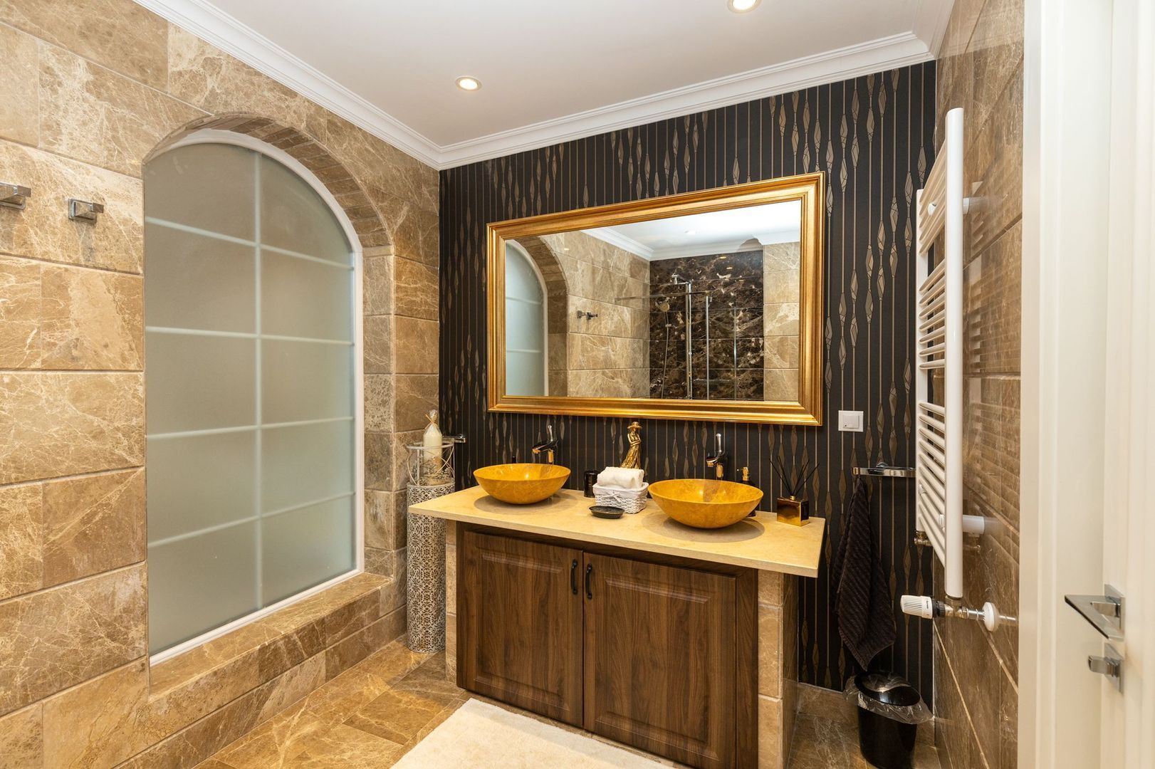 Vila deosebita langa pădure în Tunari - Poză 18