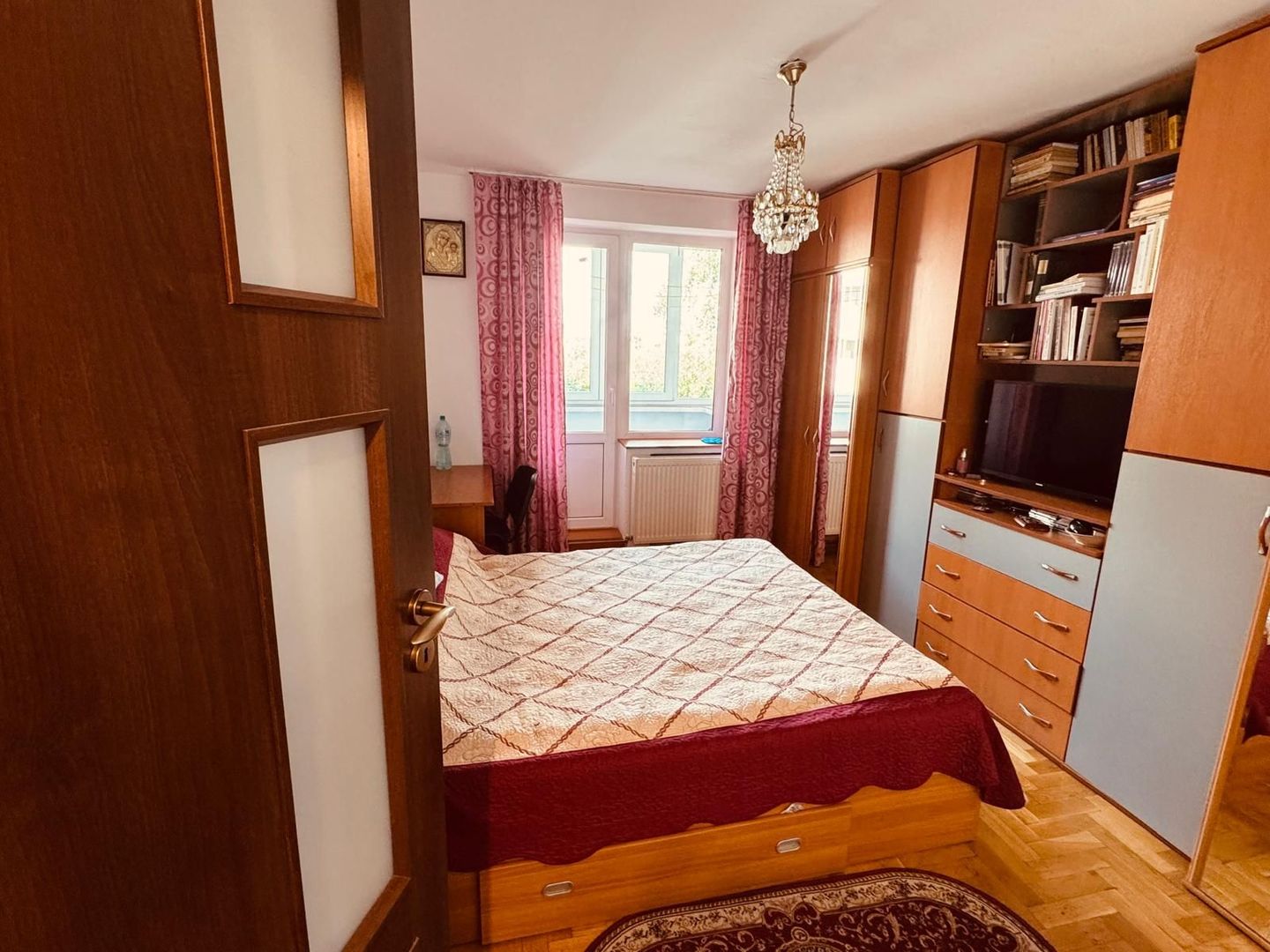 Apartament 3 camere decomandat,Scriitorilor, mobilat, utilat. - Poză 1