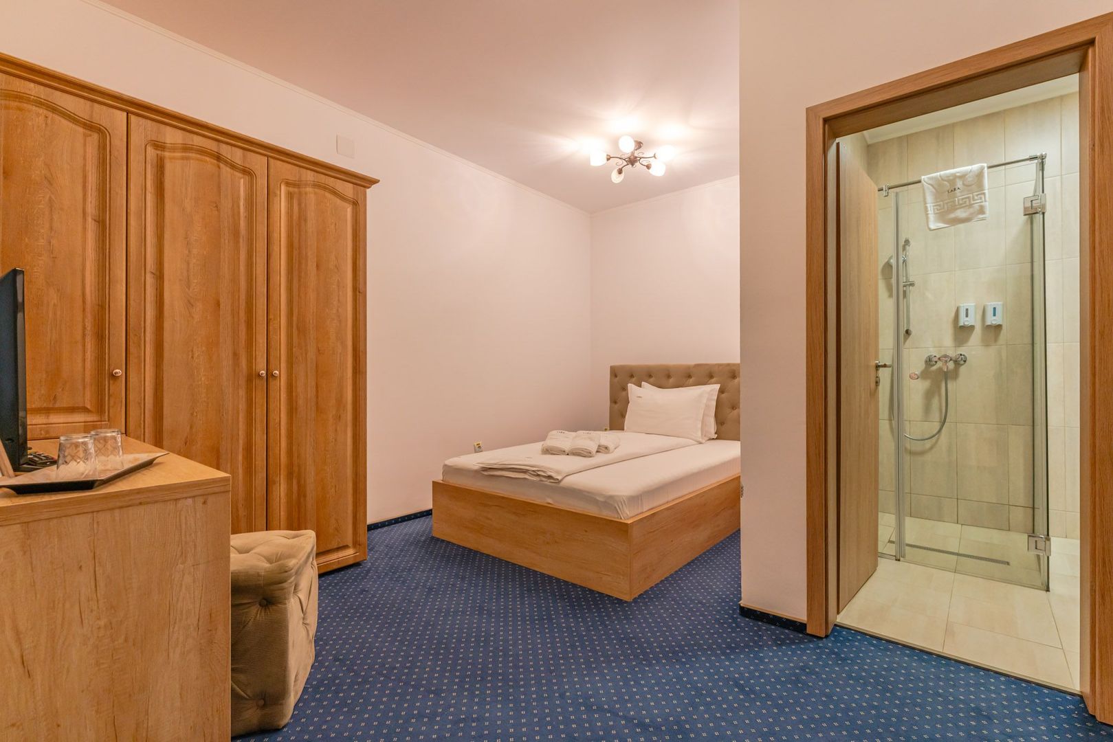 Pensiune Râșnov, 13 camere plus locuință proprietar, zonă Cetate - Poză 44