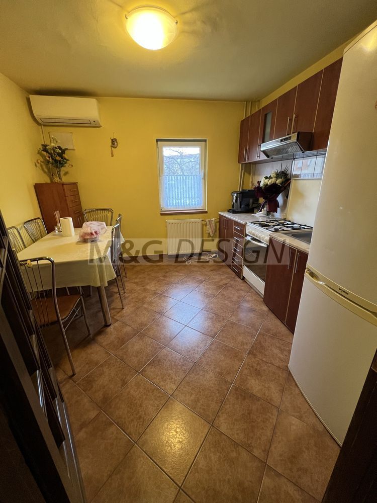 Apartament 3 Camere  Aradului etaj 2 - Poză 3