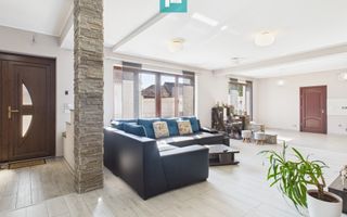 Casă modernă cu 2 corpuri, 5 camere în Pecica - Poză 3