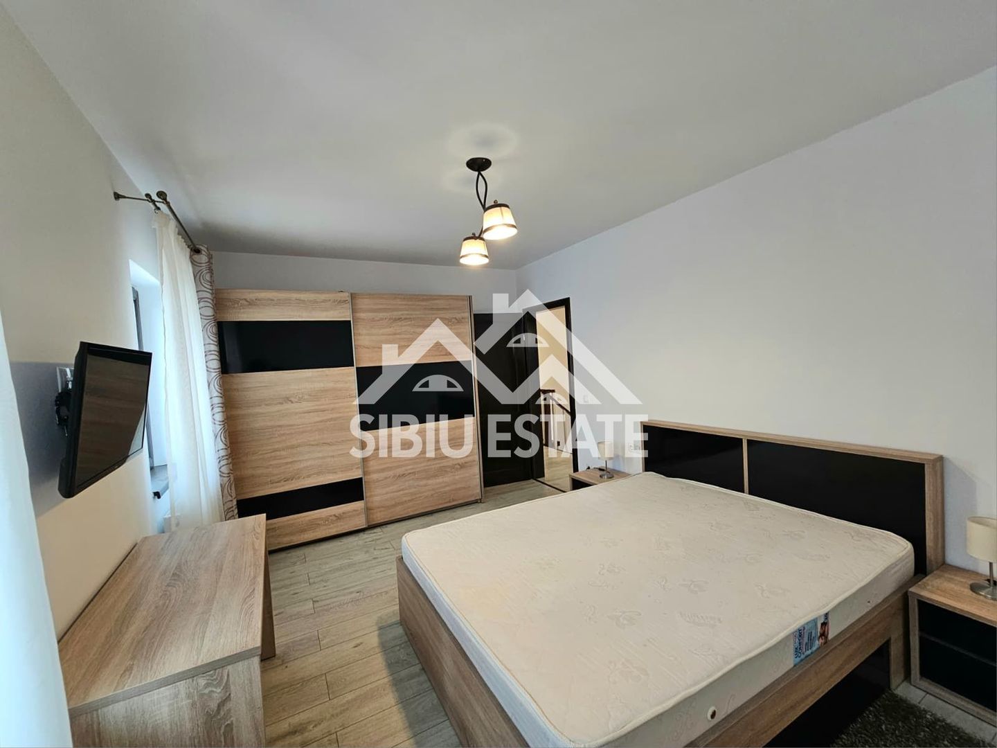Casa mobilata 4 camere, 2 bai, curte si carport - Poză 15