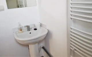 Casa de inchiriat, 2 camere, 250 mp teren, curte comuna, zona Centru - Poză 11