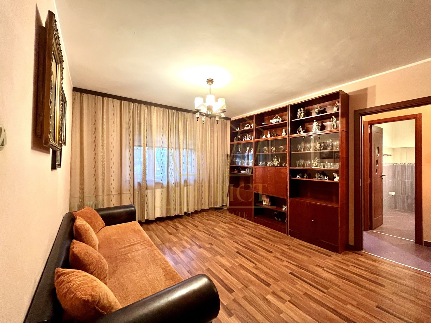 Apartament cu 2 camere și boxa | Dâmbovița | Restaurant Nora - Poză 3