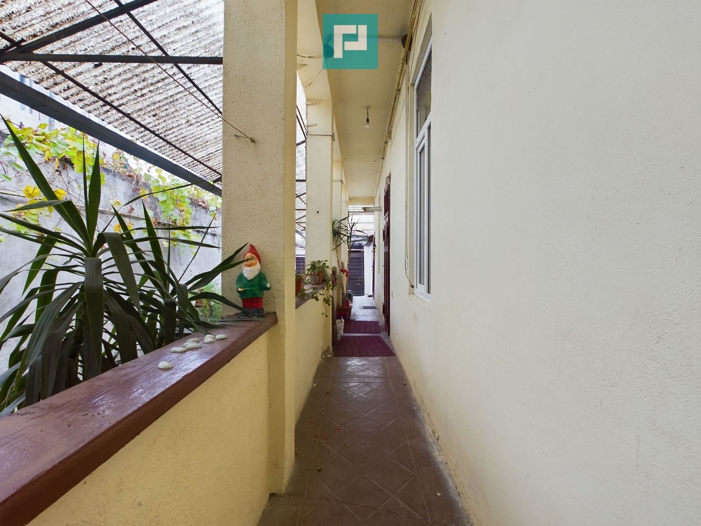 Apartament la casă cu 2 camere zona Boul Roșu - Poză 3