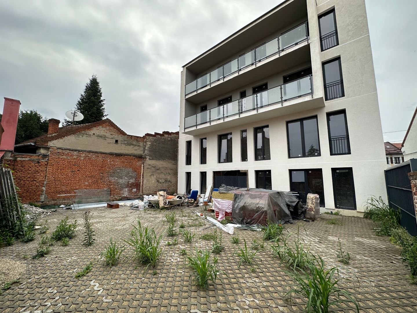 Cladire de birouri  Central pretabil activități medicale - Poză 2