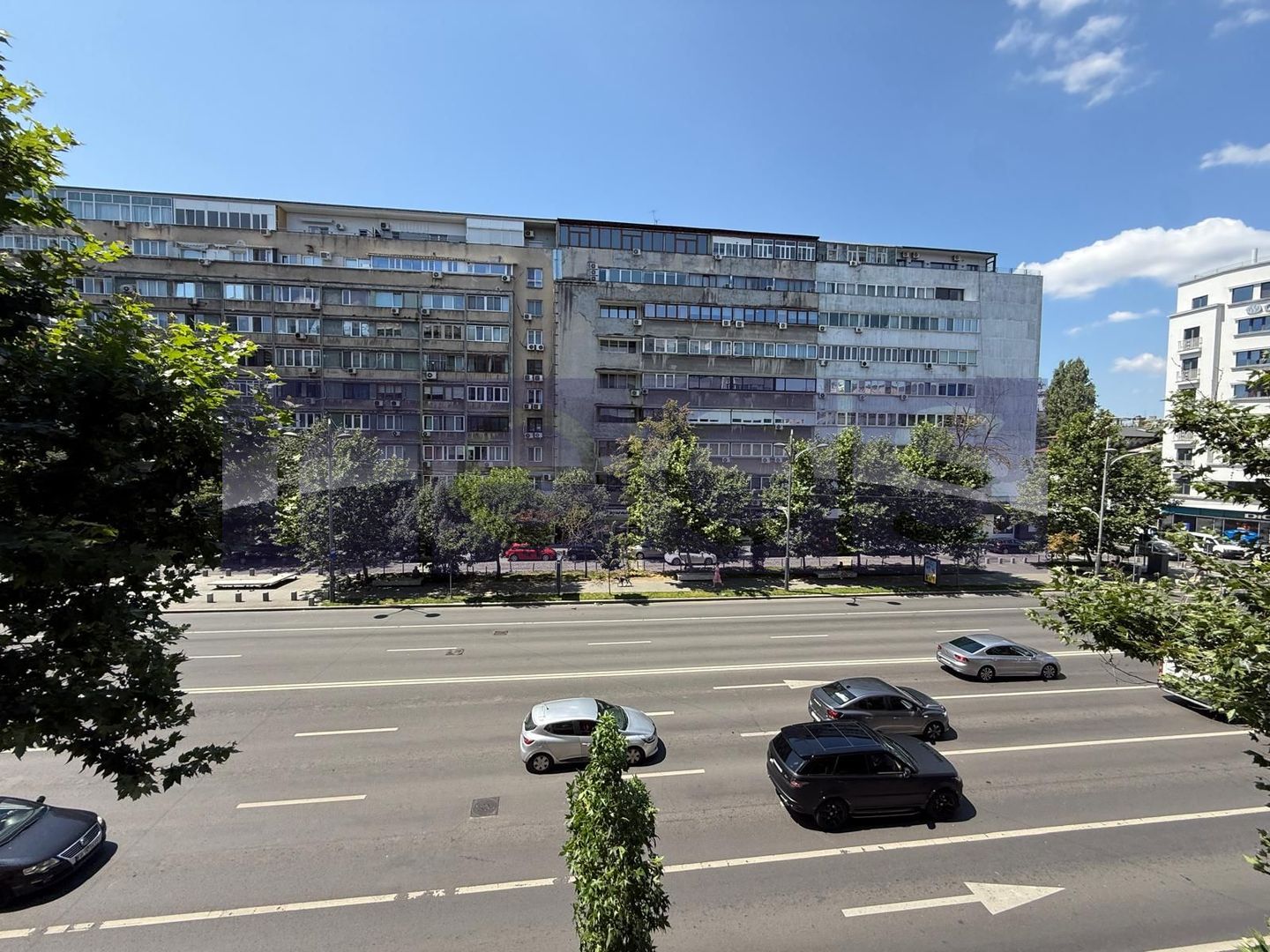 De inchiriat apartament 2 camere vedere Bd Magheru recent renovat - Poză 12