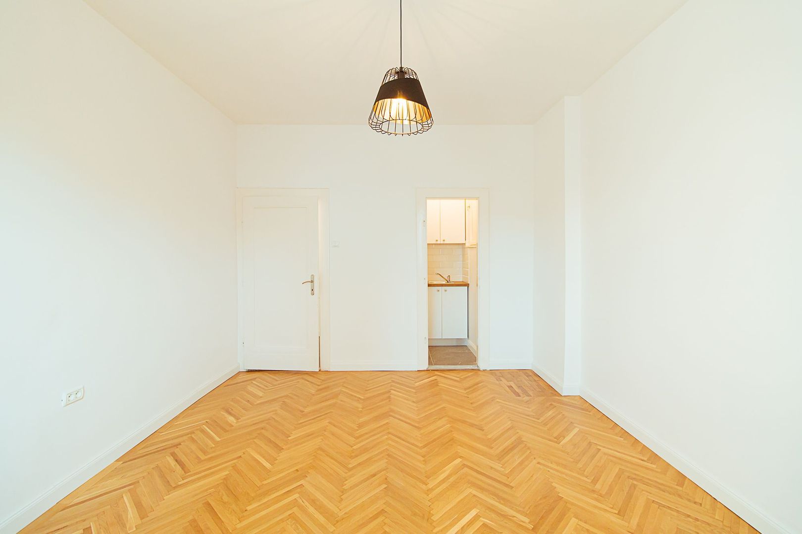 Exclusivitate - Zona Tribunalului , Sf. Constantin, spațiu stradal - Poză 3