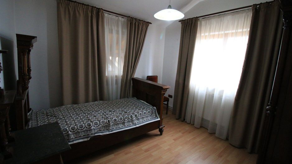 Vila cu 6 camere + 2 case + bazin inot+ 5.934 mp teren  com. Chichis - Poză 11