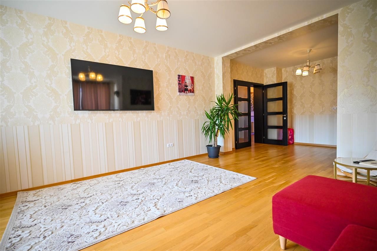 Somptuozitate in stil modern, 2 garaje, 3 terase, totul pe 1.000 mp teren - Poză 34