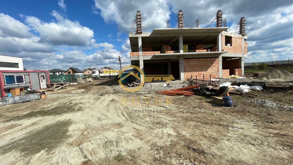 Ap cu 3 camere si 2 balcoane la etajul 1- Selimbar, zona de case - Poză 1