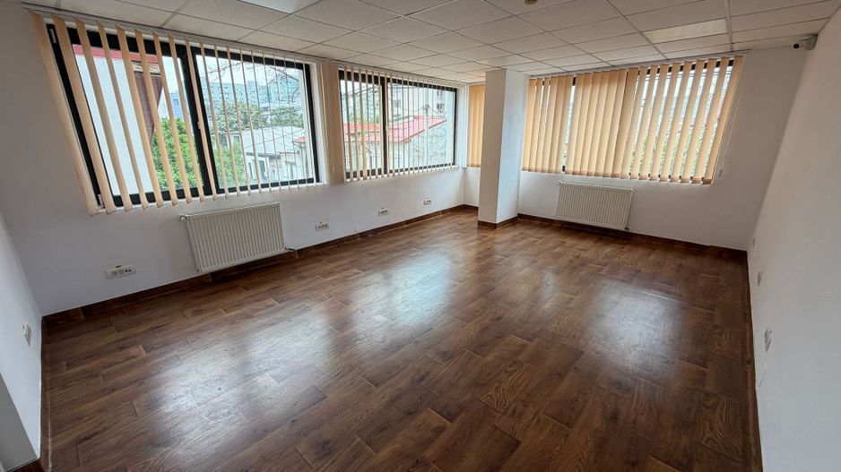 Clădire Multifuncțională 800 mp | Renovată 2024 | Ideală pentru Clinică, Birouri - Poză 14