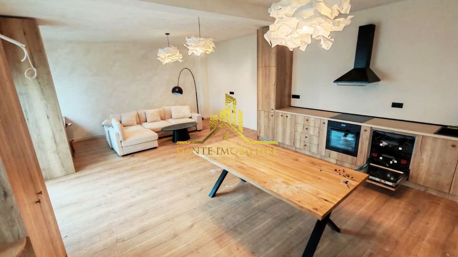Casa, 3 camere, 2 bai, TOTUL NOU, ultrafinisata, parcare, Central - Poză 1