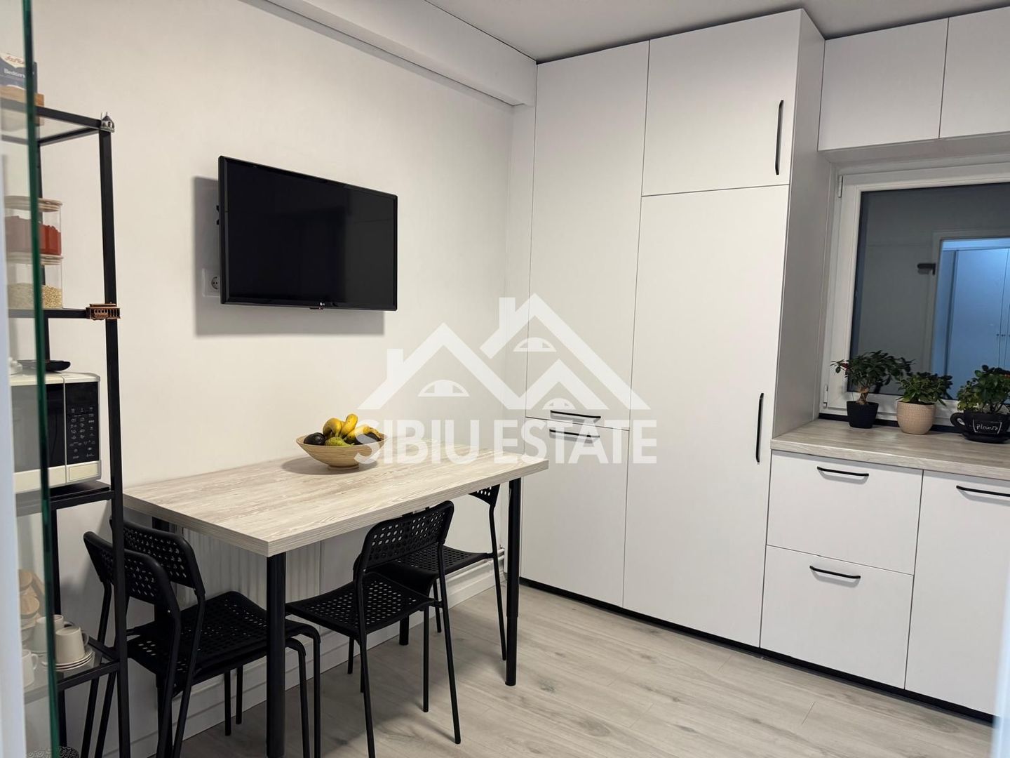 Apartament 3 camere 2 bai, pivita recent renovat-in Sibiu M.Viteazul - Poză 6