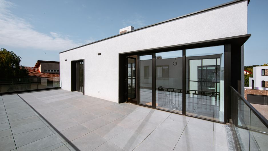 VILA SUPERBĂ CU 4 DORMITOAARE ȘI PISCINA LA INCHIRIERE - Poză 38