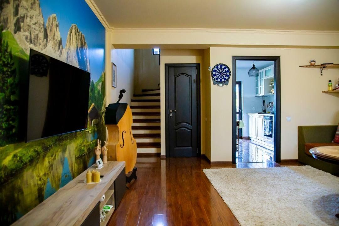 Casă complet mobilată P+1+M - Curte şi loc de parcare- - Poză 4