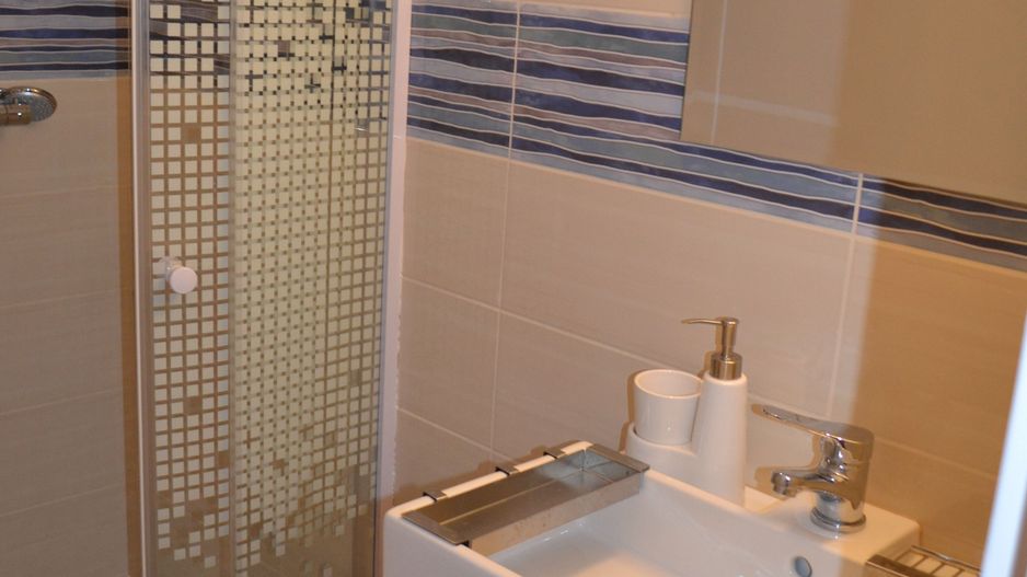 Studiou langa medicina cu scara interioara - Poză 21