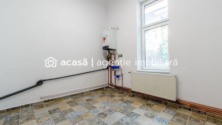 Apartament ULTRACENTRAL cu 3 camere, la cheie, renovat recent - Poză 10