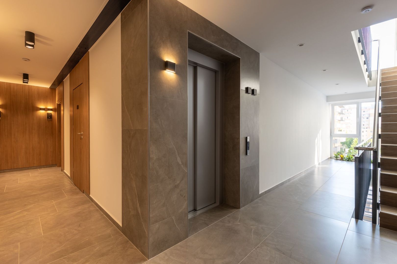 Inchiriem apartament 3 camere mobilat utilat lux cu parcare subterana - Poză 6