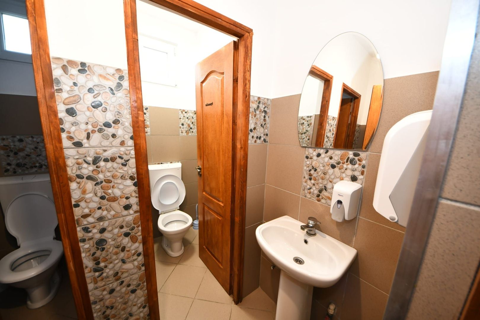 De vanzare casa cu 3 apartamente + anexa 75 mp, Comision 0% - Poză 12