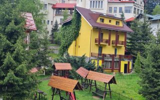 Casa ta de vacanta, imbratisata de natura,3 terase, parcare, Poiana Brasov - Poză 11