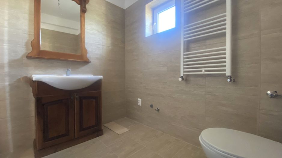 Liniste si confort! Vanzare casa la cheie, luminoasa in Priseaca! - Poză 8