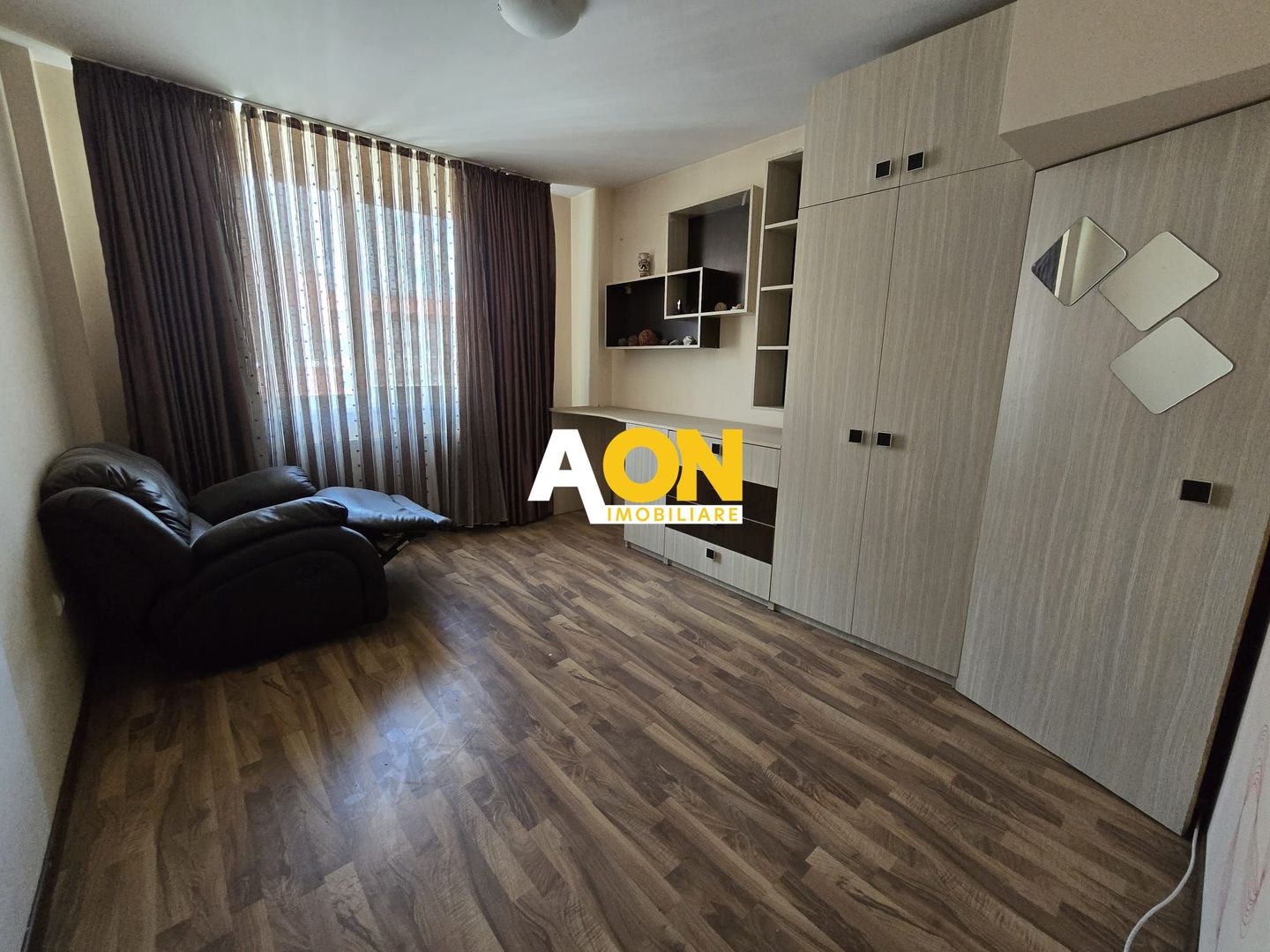 Apartament Zona Centru 3 Camere, cu Terasa 80mp - Poză 4