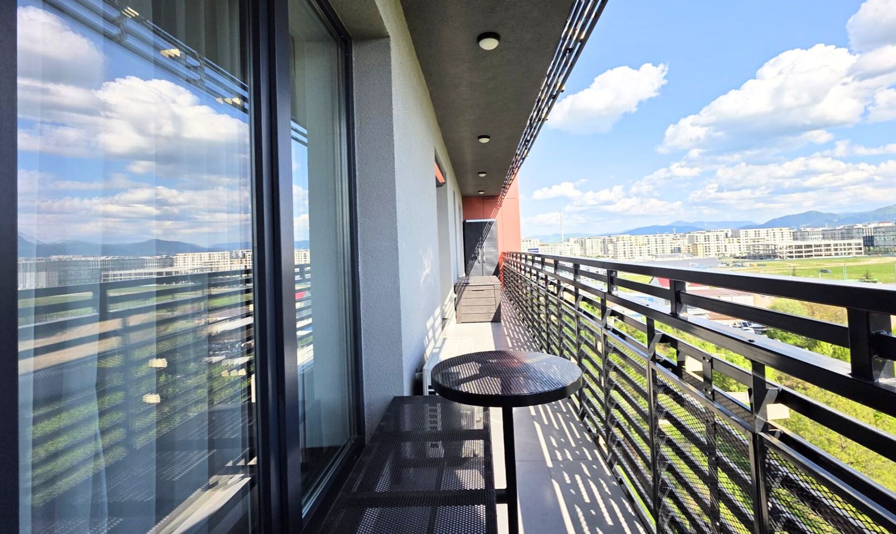 Apartament 3 camere de închiriat vedere spectaculoasă spre Tâmpa Qualis Coresi - Poză 3