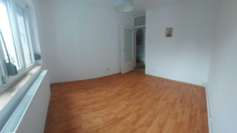 Apartament 3 camere de vânzare – Micro 21 | Etaj 2/4 | Centrală Ariston | Izolat - Poză 3