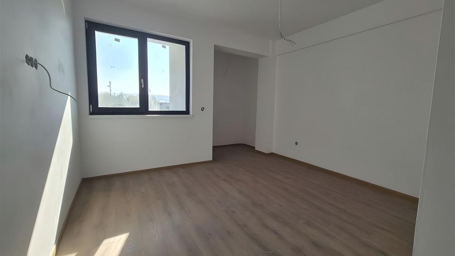 Apartament 3 camere, bloc nou, Cetate - Poză 2