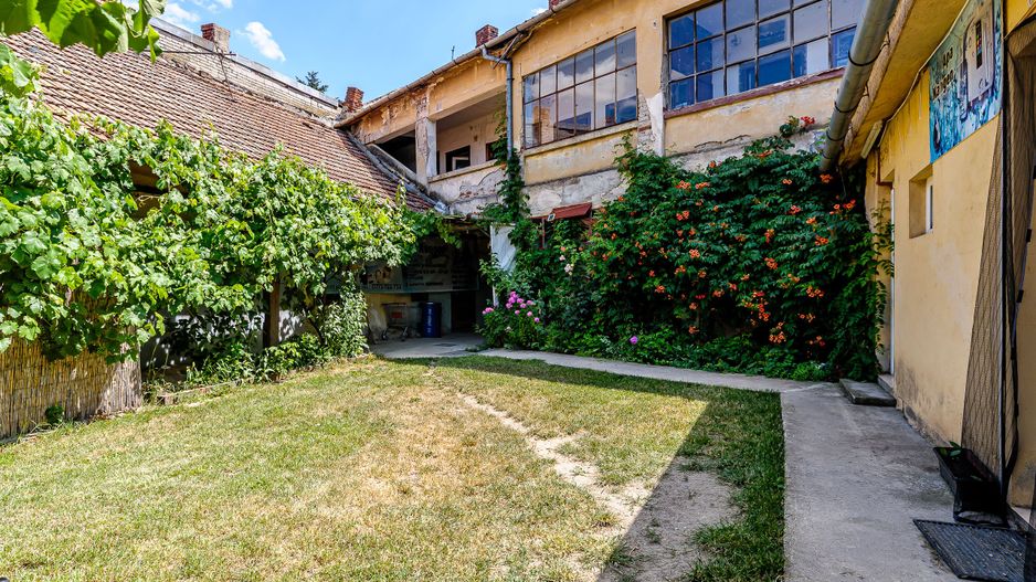 Clădire S+P+1E cu teren 1.015 mp in zona Poliției Rutiere Arad - Poză 1