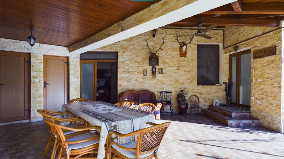 Casă solidă și impunătoare în Grădiște - Poză 18