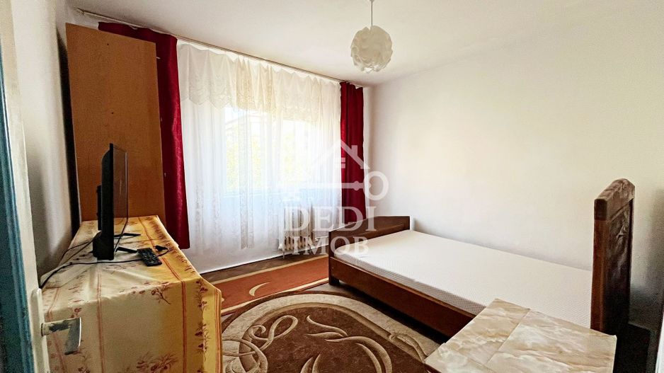 Apartament 3 camere de vanzare in zona Rogerius, Oradea - Poză 2