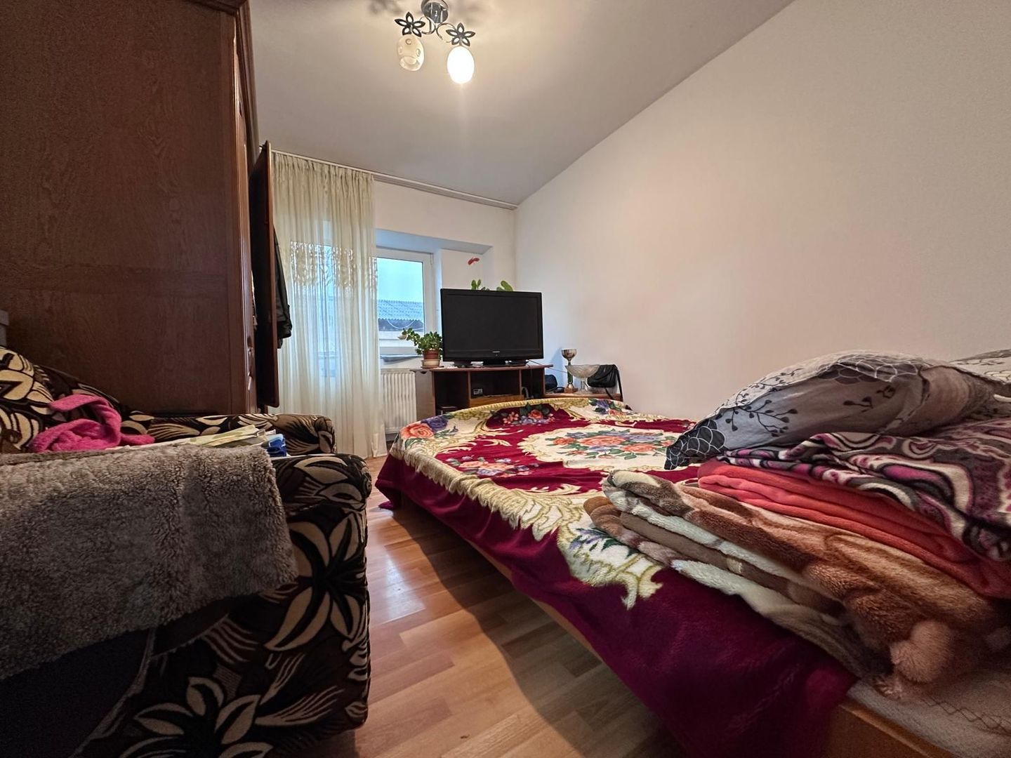 Apartament spațios cu 4 camere de vânzare! - Poză 3