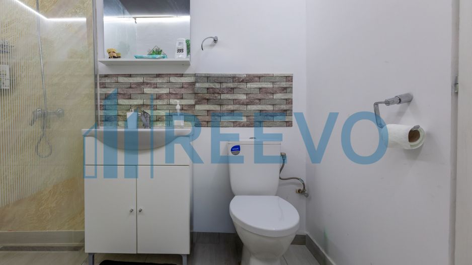 Clădire și teren de investiție, central Roman - Poză 17