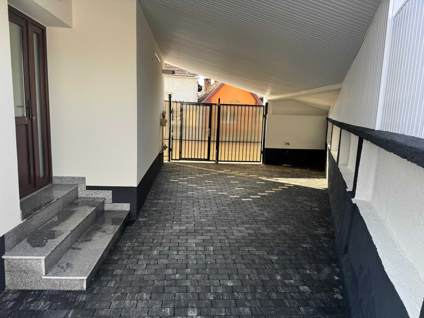 Casa complet renovata, 3 camere, 101 mp utili, pivnita, curte, Sebes - Poză 6