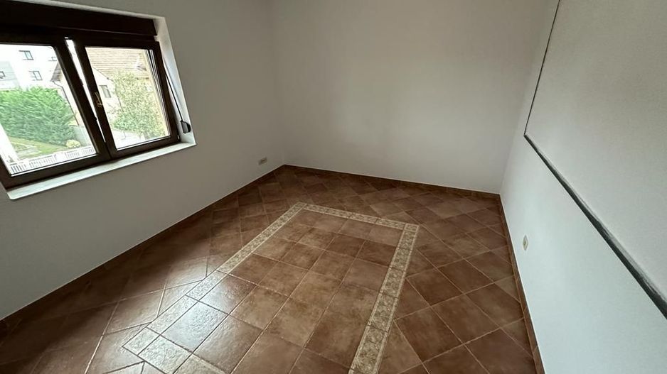 VILA  - ARADULUI. -British - Poză 53