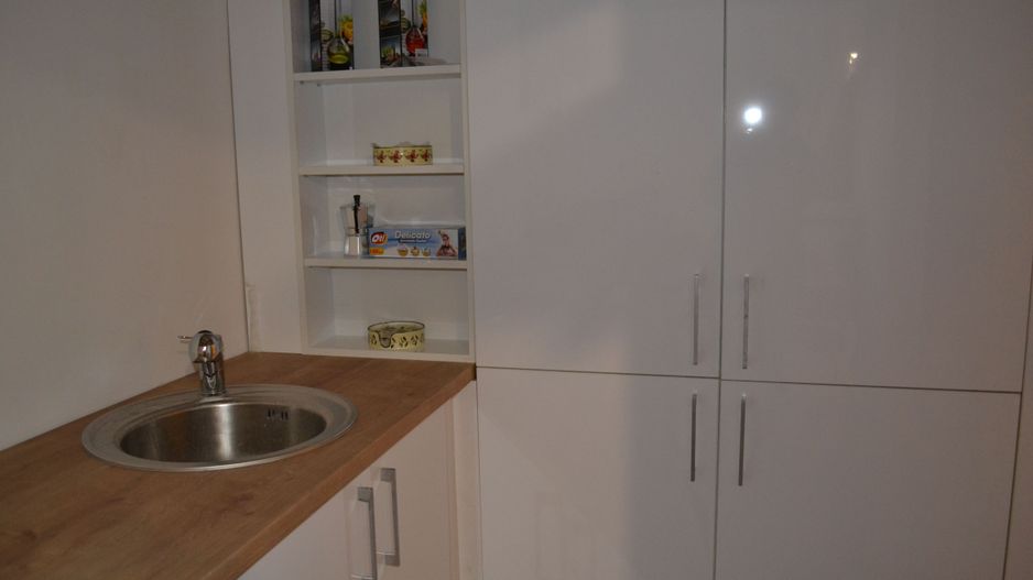 Studiou langa medicina cu scara interioara - Poză 11