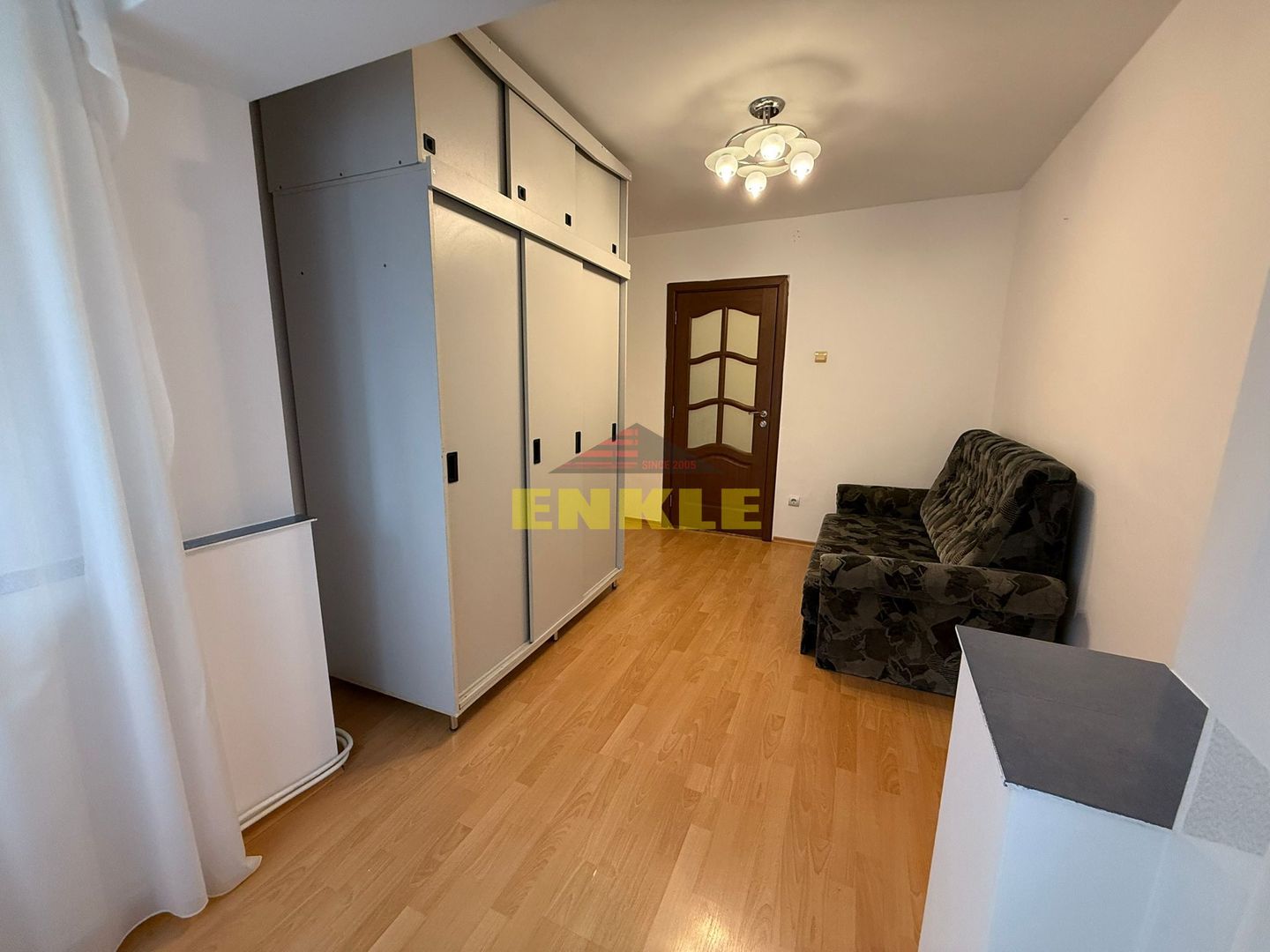 Vânzare apartament 3 camere decomandat, Zona Curcubeului - Poză 1