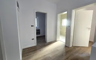 Duplex cu 5 camere despartit prin camera tehnica in Dumbravita - Poză 17