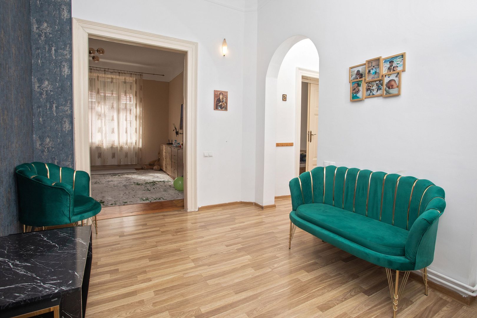 Vilă, singur în curte, central, Oradea 128 mp. 800  E/lună. Comision 0 - Poză 2